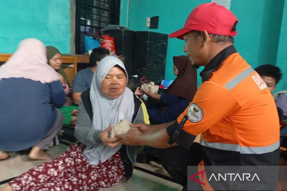 Baznas bagikan ribuan makanan gratis untuk korban longsor Banjarnegara