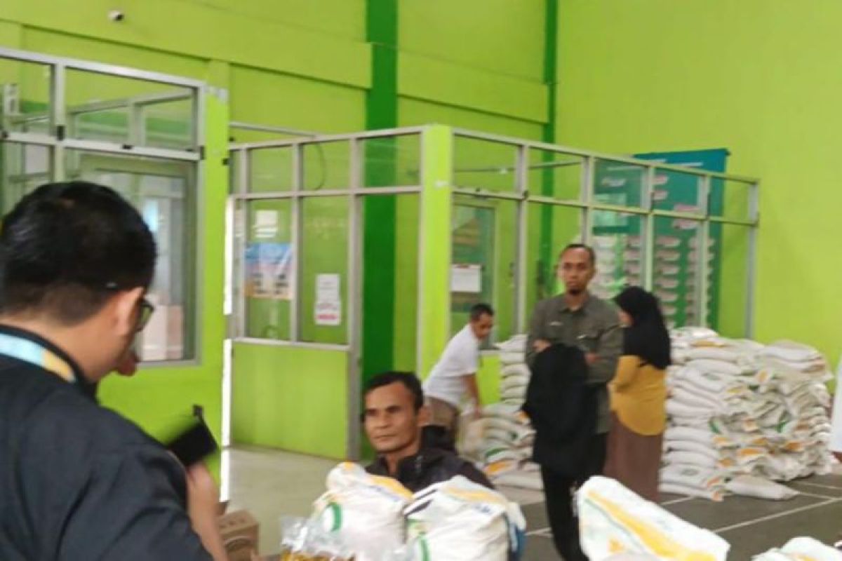 Bulog Banyumas salurkan bantuan beras dan minyak untuk 586.951 PBP