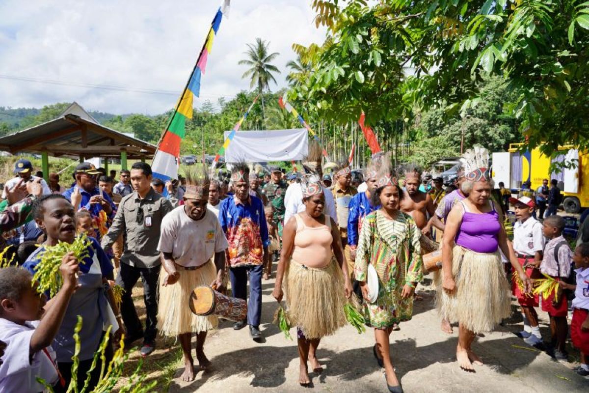 Kunjungan perdana ke Papua, Menteri Nusron akan sosialisasikan pendaftaran tanah ulayat dan serahkan sertipikat rumah ibadah