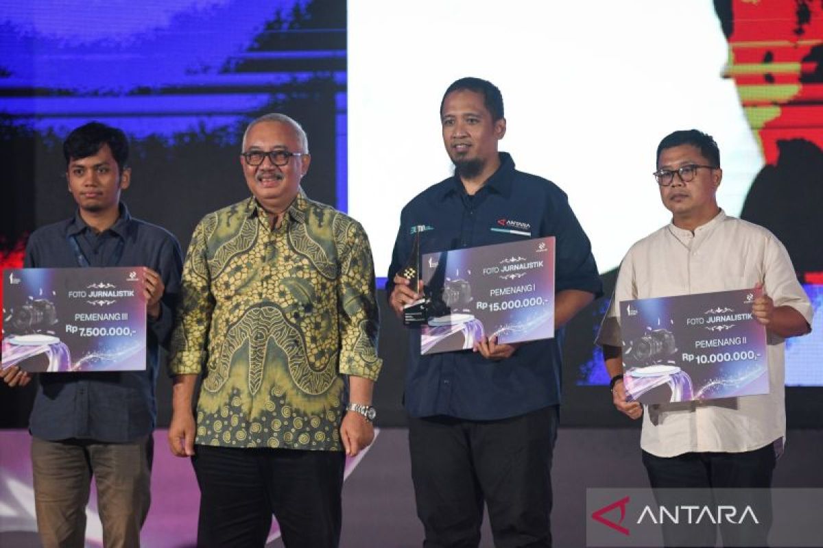 Pewarta foto ANTARA raih penghargaan Anugerah Jurnalistik Komdigi 2025