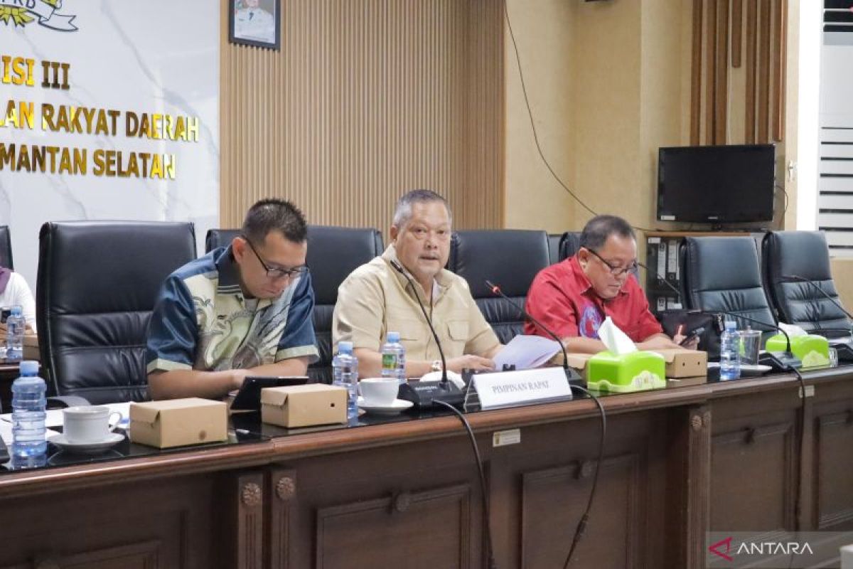 Pansus III DPRD Kalsel finalisasi Raperda pedoman pembiayaan tahun jamak