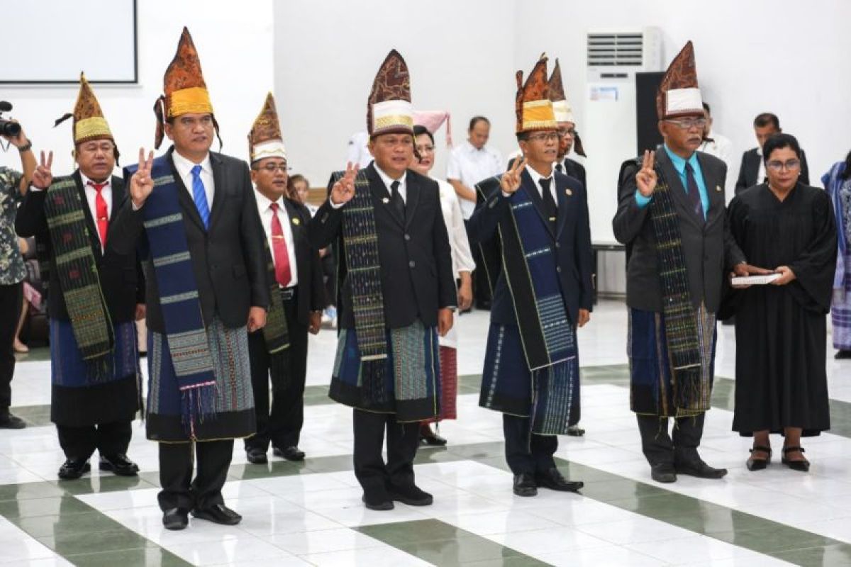 Pelantikan Pejabat Tinggi Pemkot Pematangsiantar, Johannes Sihombing tetap Kadis Kominfo