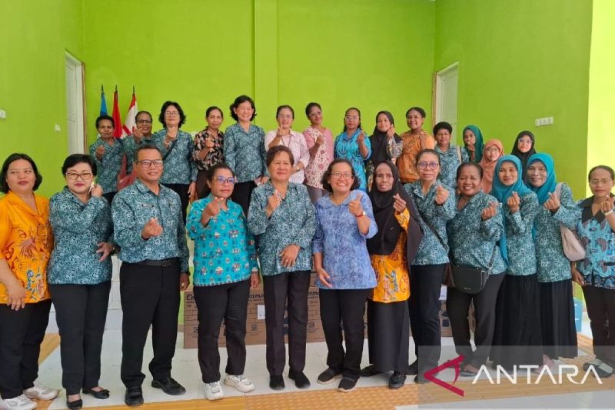 PKK Kota Sorong tingkatkan kepedulian sosial lewat bantuan ke SLB Negeri