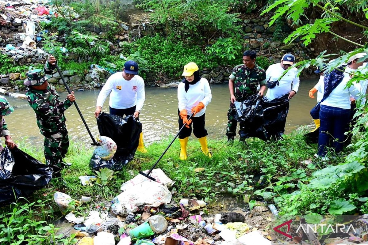 Wagub Gorontalo ajak warga jaga kelestarian lingkungan sungai