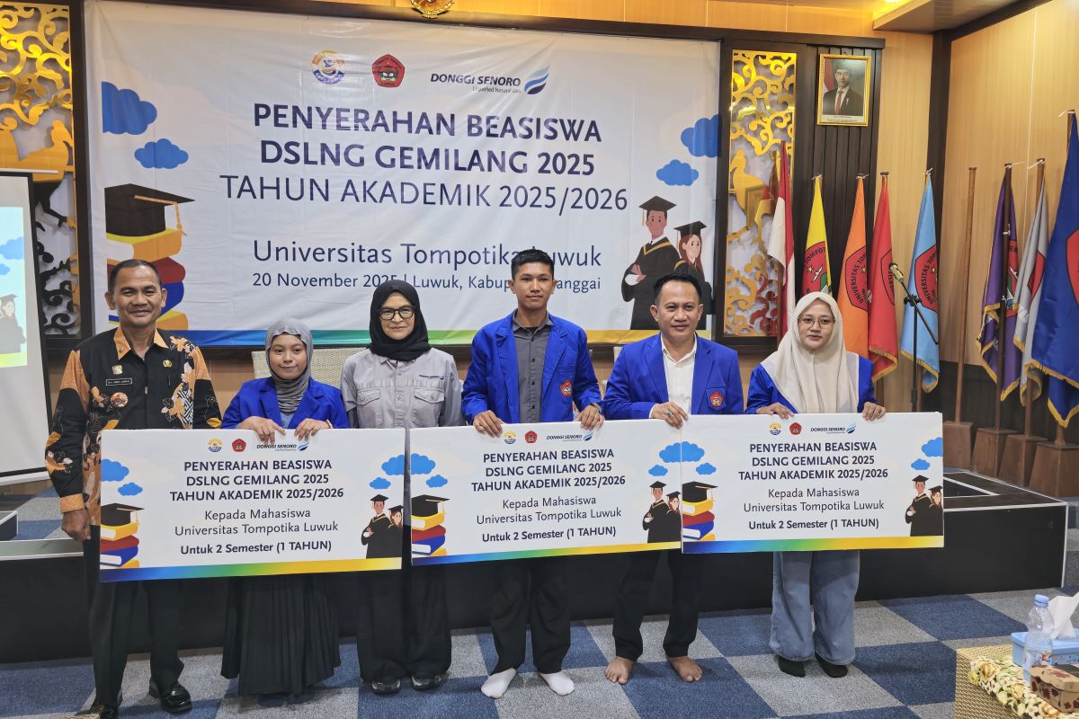 Dukung SDM muda Banggai, DSLNG salurkan beasiswa gemilang di Untika