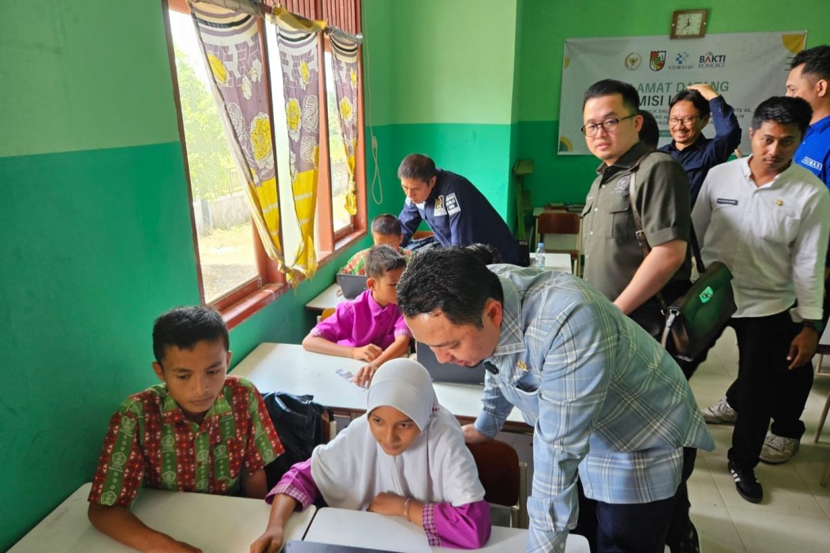 Syahrul Aidi Maazat minta Komdigi atasi wilayah "blankspot" sinyal di Riau