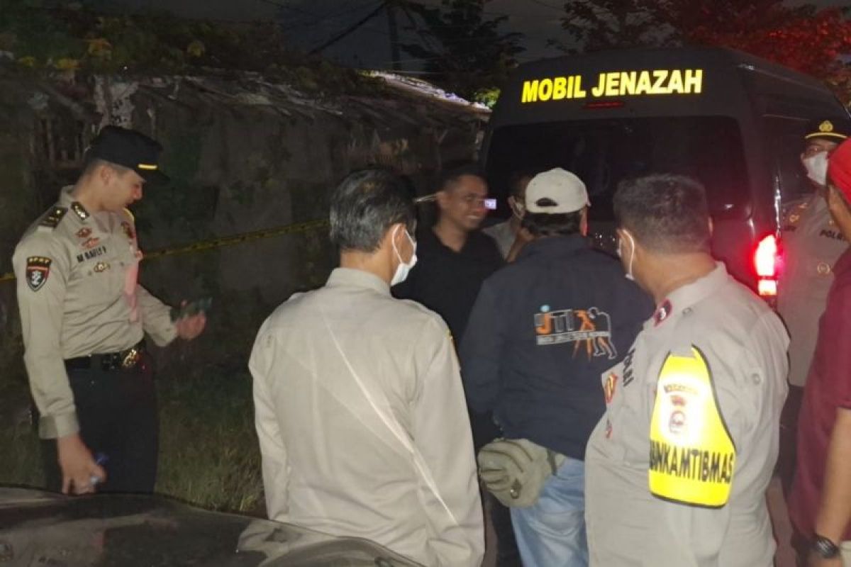 Polisi evakuasi mayat tanpa identitas di gubuk kosong Cikande Serang