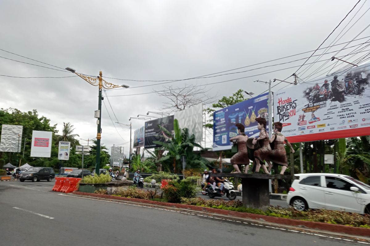 Reklame tidak berizin di Mataram siap ditertibkan