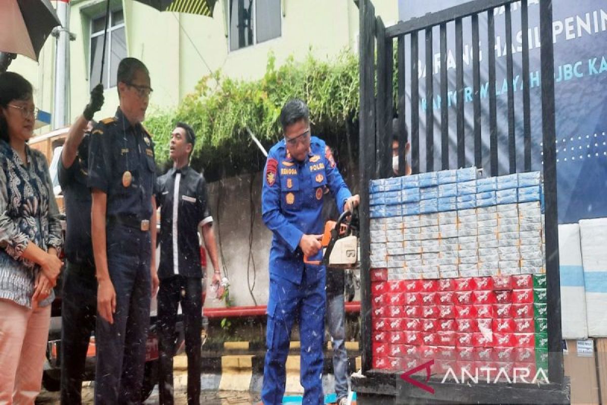 Bea Cukai Kalbagsel musnahkan 3,3 juta batang rokok ilegal