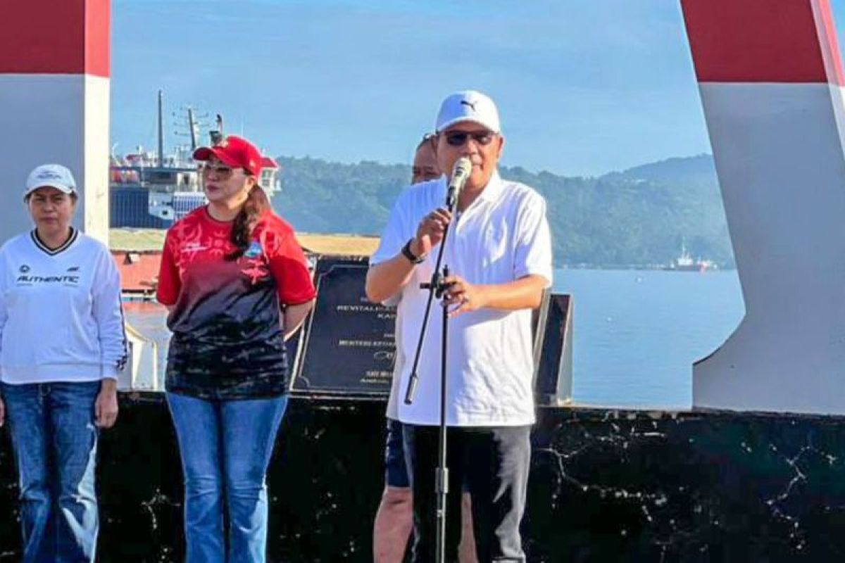 Pemkot Ambon gandeng lembaga lingkungan Crimsi bersihkan Teluk Ambon pakai kapal khusus