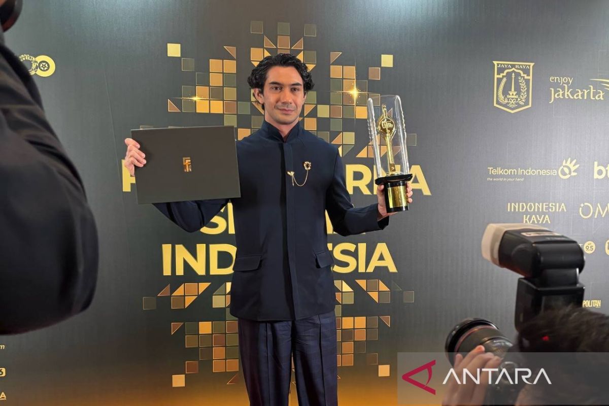 Reza Rahadian raih Piala Citra untuk kategori penulis skenario terbaik dalam FFI