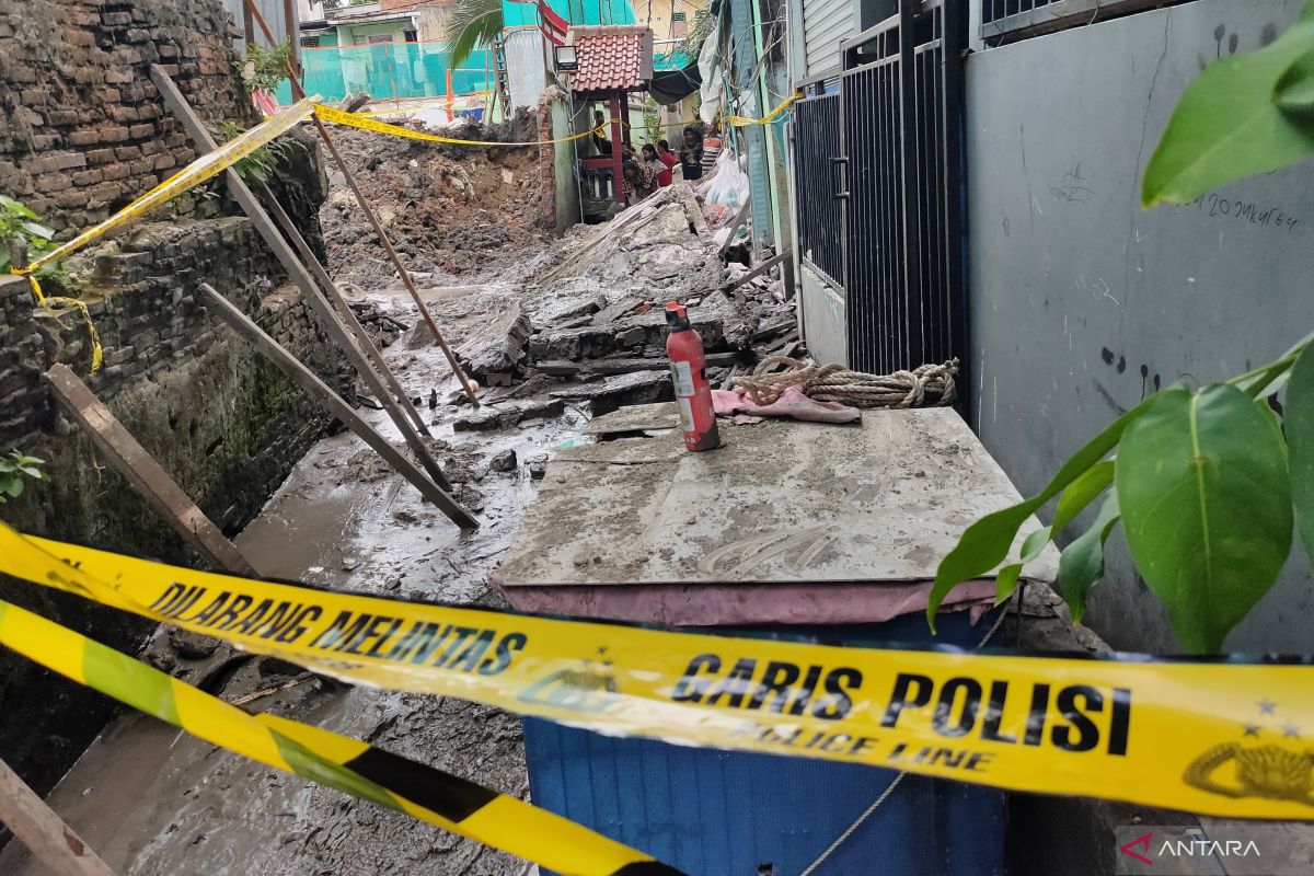 Ini kesaksian korban tembok sekolah roboh di Palmerah Jakarta Barat