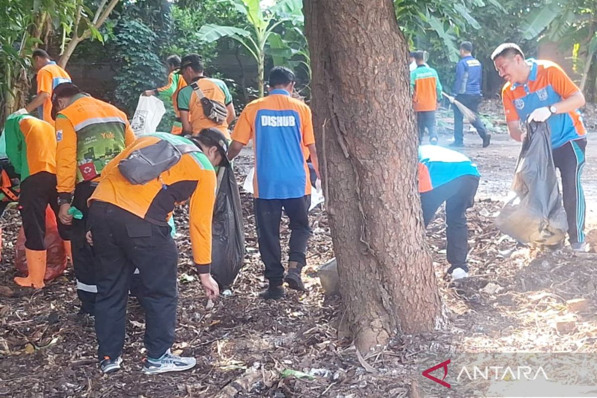 Terminal Kampung Rambutan bersih-bersih jelang libur Natal-Tahun Baru
