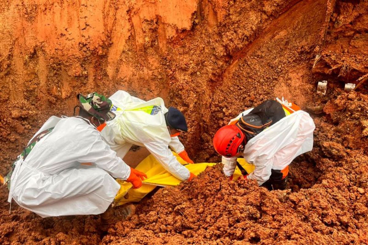 Tim SAR gabungan temukan  satu korban longsor Cilacap hari kesembilan