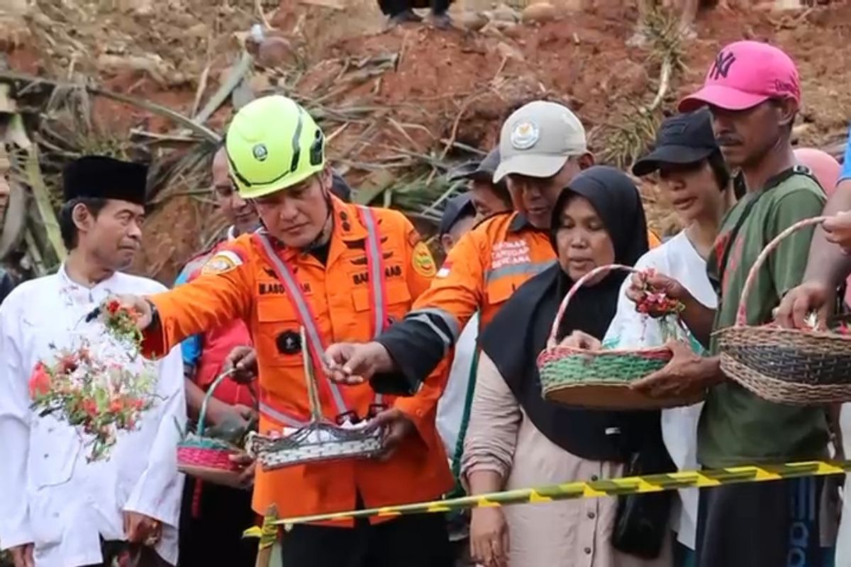 Pemkab Cilacap-Basarnas tutup operasi pencarian korban tanah longsor