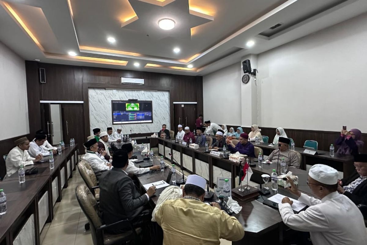 Belasan Mufti Kerajaan Perak-Malaysia belajar tarekat ke PWNU Jatim