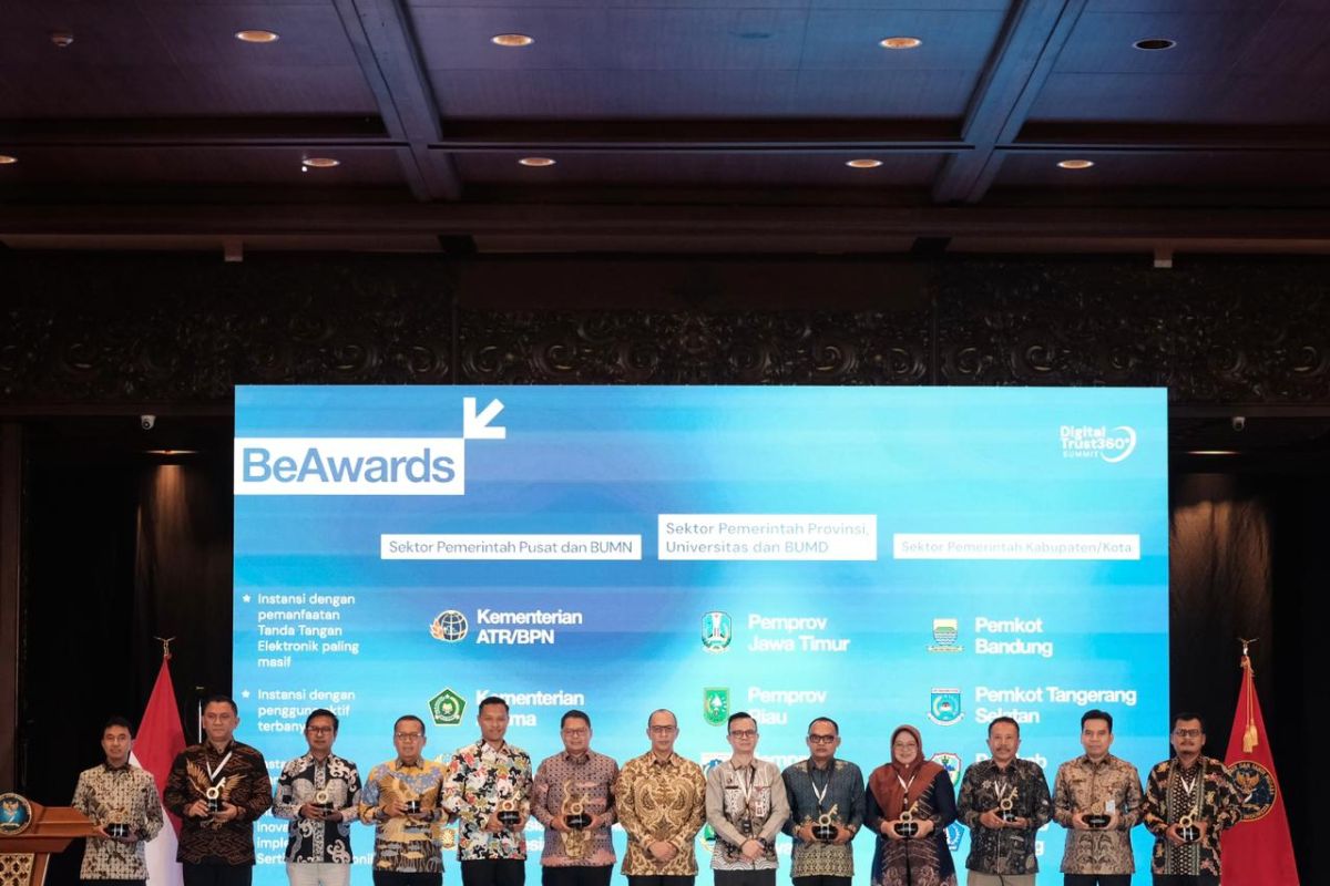 Kementerian ATR/BPN raih penghargaan instansi dengan pemanfaatan tanda rangan elektronik paling masif