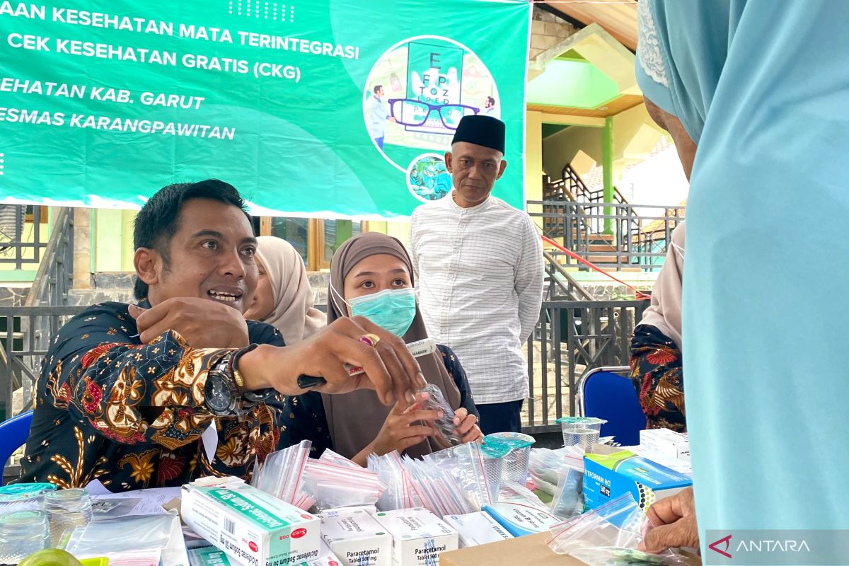 Legislator Jabar buka posko pemeriksaan kesehatan warga di Garut