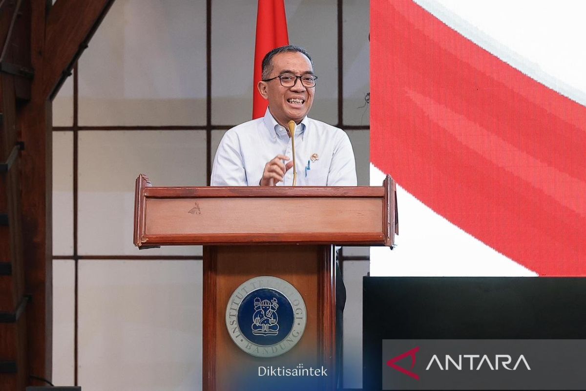 Minister urges universities to bolster educational transformation