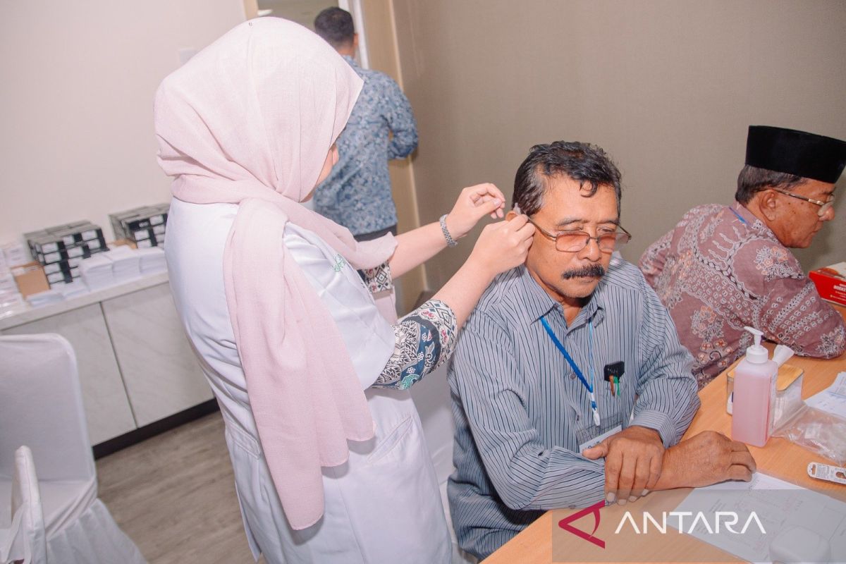 250 Lansia Pekanbaru Dapat Bantuan Alat Bantu Dengar Tanpa Dipungut Biaya