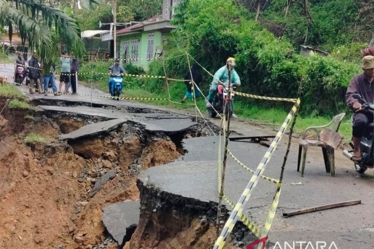 BPBD Agam: lima kecamatan dilanda bencana dampak hujan disertai angin kencang (Video)
