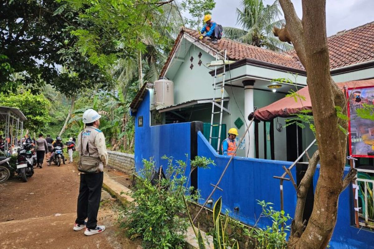 PLN salurkan bantuan ke warga Cibeunying terdampak longsor