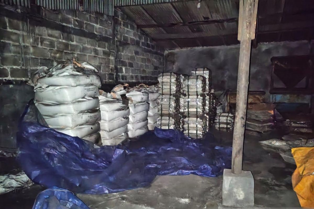 TNI AL geledah gudang penyimpan timah ilegal di Bangka Belitung