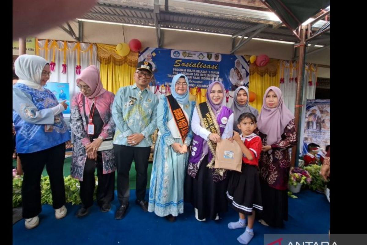 Guru PAUD di Desa Pemarangan Kiwa terima paket sembako