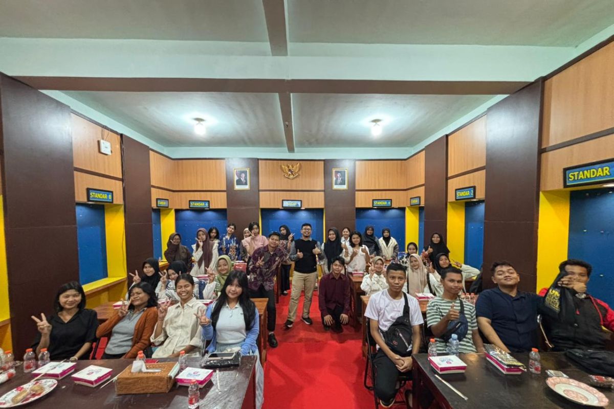Dosen Prodi Ekonomi UMPR bantu siswa SMA atasi kebingungan pasca kelulusan