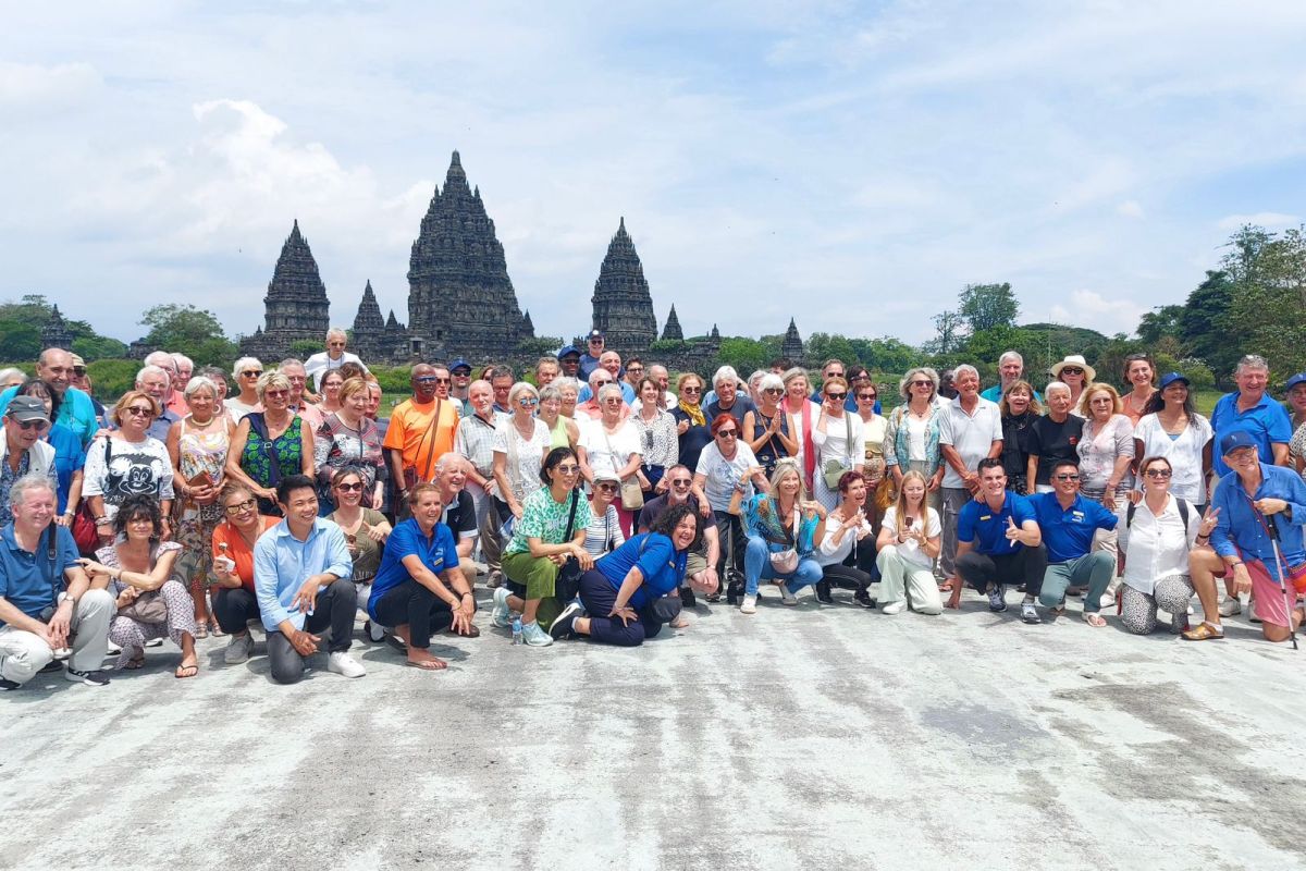Kemenpar dampingi wisatawan Prancis dalam tur "Around the World"