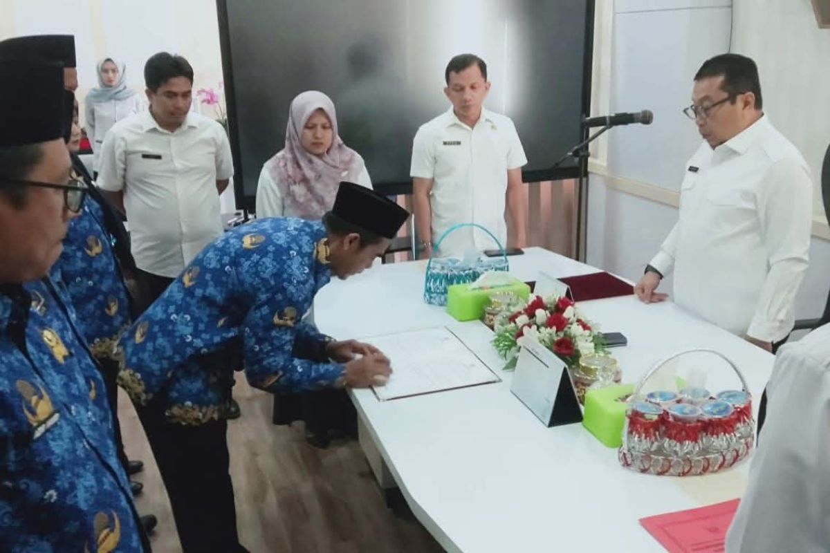 Penjabat Sekda Dharmasraya lantik lima pejabat administrator