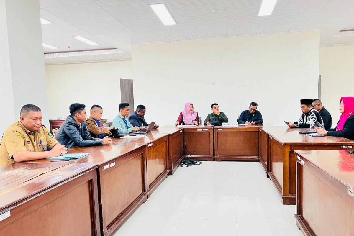 Kepala Kantor Pertanahan Kabupaten Pasaman hadiri rapat gabungan Komisi DPRD terkait proyek PT Medco