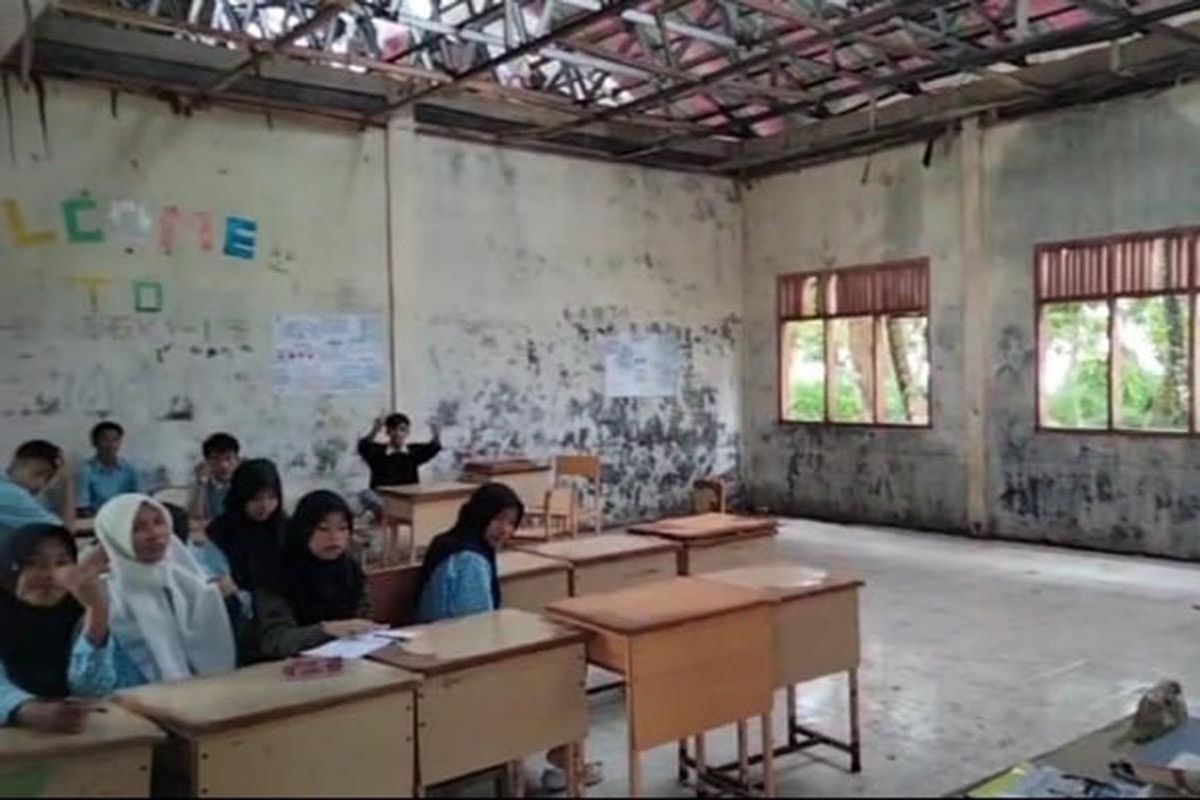 Bangunan SMAN di Simeulue rusak parah
