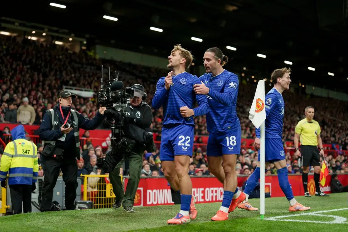 Manchester United dipermalukan saat lawan 10 pemain Everton