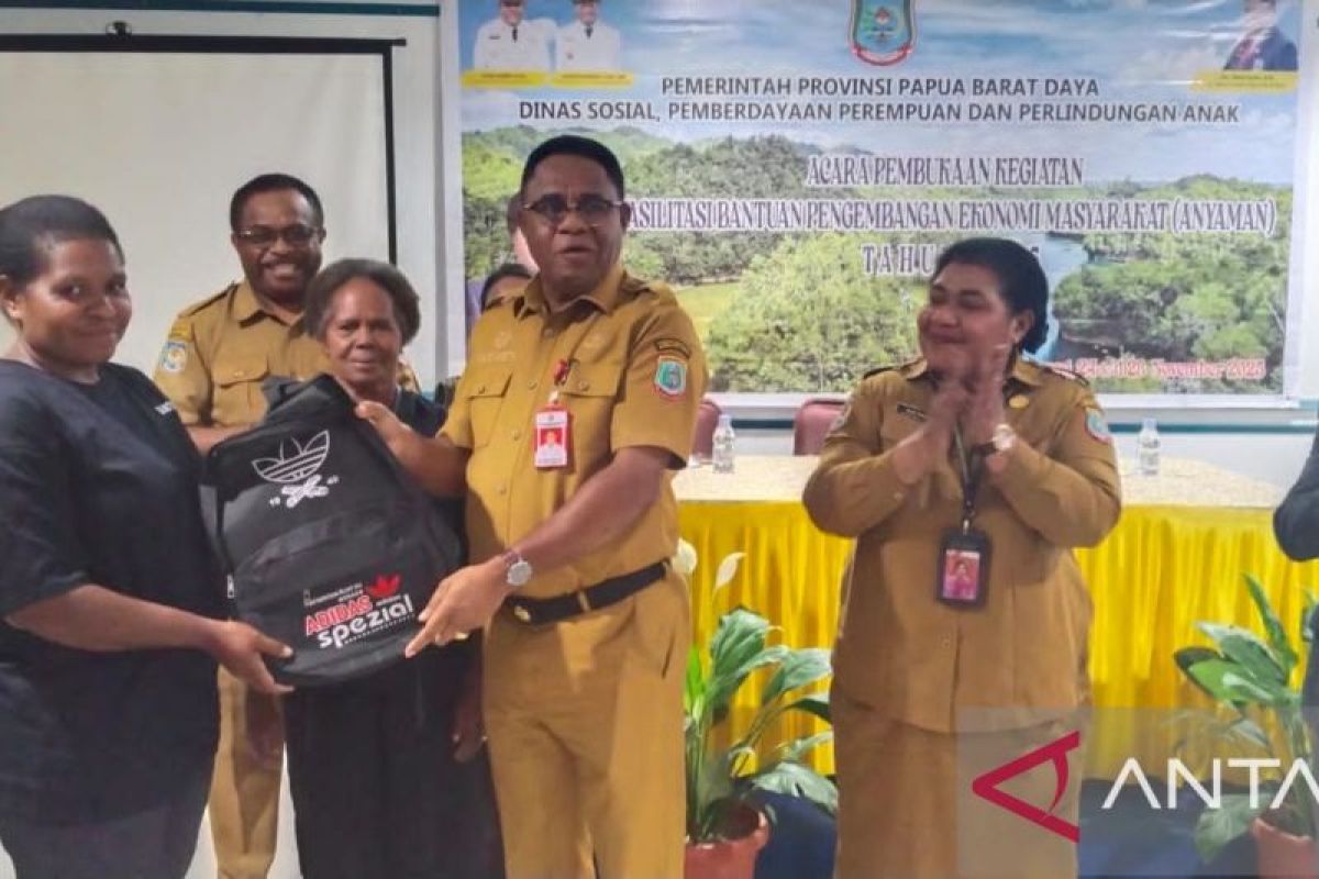 PBD berdayakan masyarakat lewat pelatihan menganyam