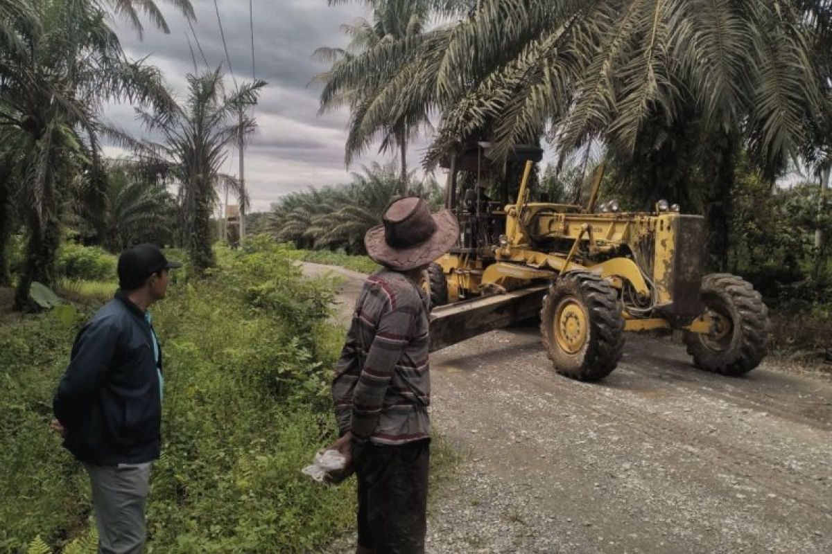 Ketika PT LTT dan warga bergerak untuk pembangunan Desa Minti Makmur