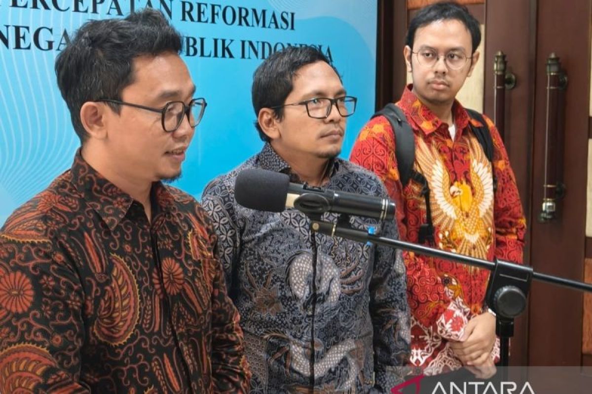 Publik menitip isu suap hingga kebebasan beragama dalam reformasi Polri