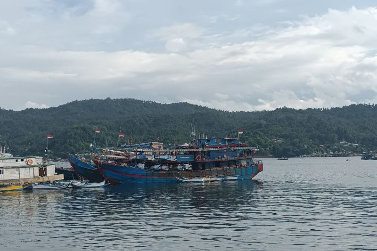 BMKG ingatkan waspada gelombang setinggi 2,5 meter di perairan Sulut