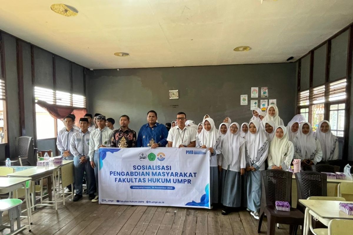 Dosen Fakultas Hukum UMPR penyuluhan hukum di pondok pesantren