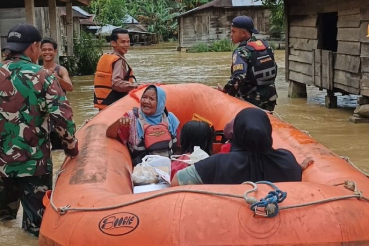 Terjebak banjir, Tim gabungan SAR Pasaman evakuasi 40 orang warga Rantau Panjang Sasak (Video)