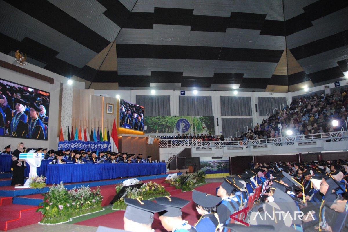 Direktur ANTARA ajak lulusan IPB University siap hadapi tantangan dunia kerja baru