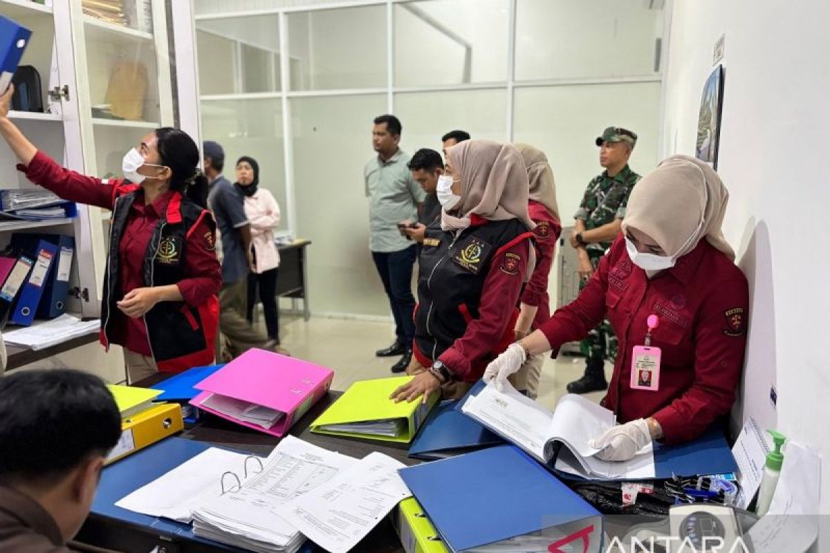 Kejari Jambi geledah kantor pengelola Pasar Angso Duo terkait dugaan korupsi parkir