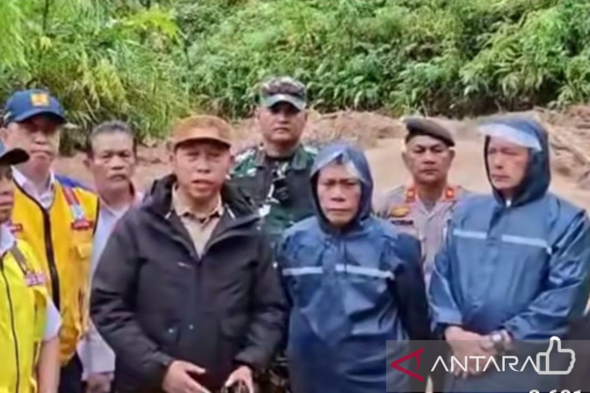 Bupati Jonius : Puluhan titik longsor dan jalan rubuh tutup akses Taput-Tapteng