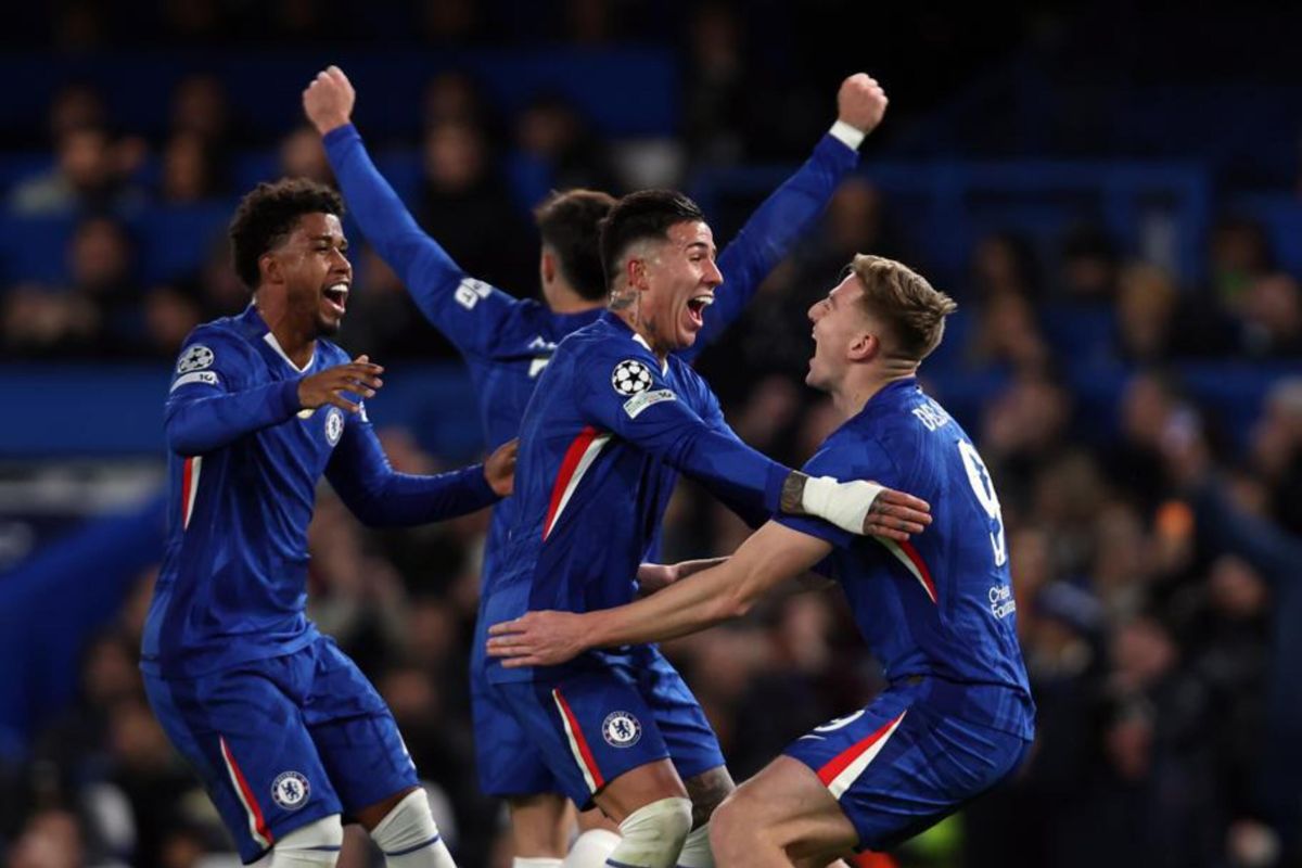 Chelsea menang telak 3-0 atas 10 pemain Barcelona