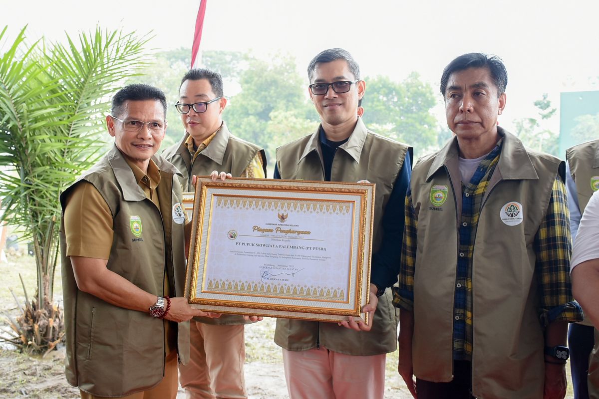 Pusri terima penghargaan pada peringatan Hari Menanam Pohon Indonesia 2025