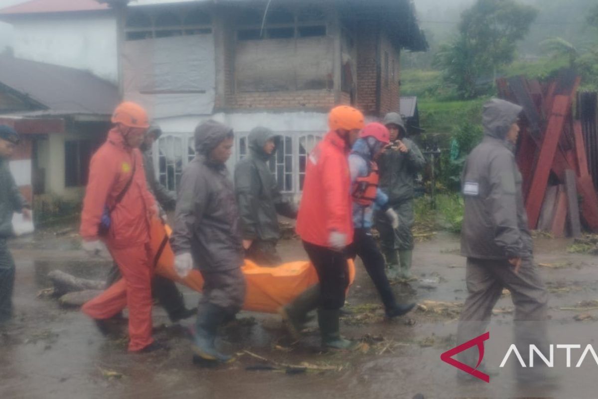 Dua warga menjadi korban banjir bandang di Malalak Timur Agam