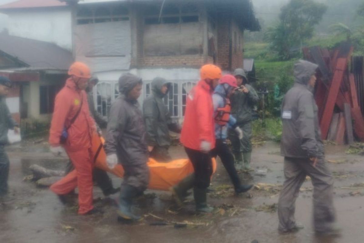Sembilan orang terseret banjir bandang di Agam, Sumatera Barat masih dalam pencarian