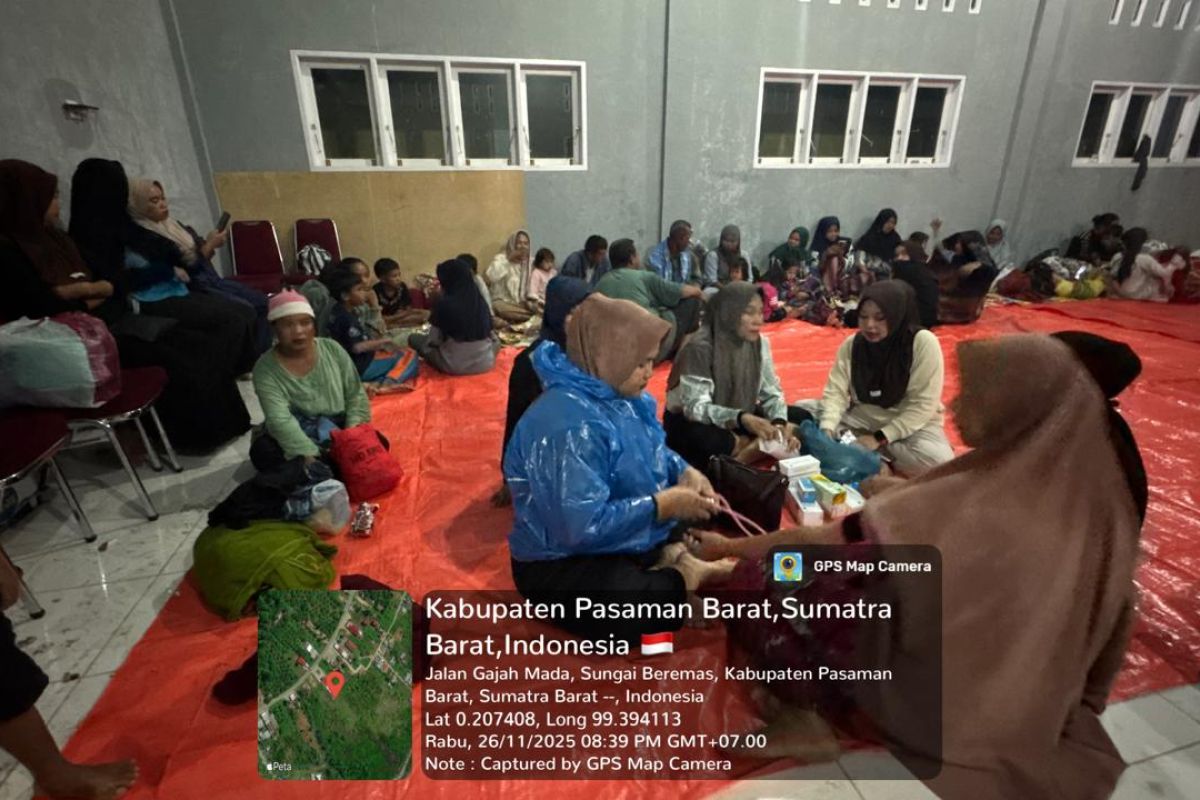 Dinkes Pasaman Barat berikan pengobatan ke 219 warga terdampak banjir