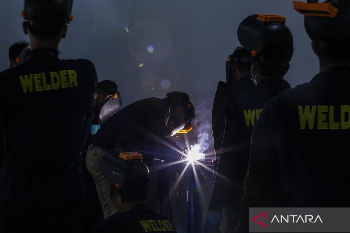 When home has no space left: Indonesians look abroad for opportunity