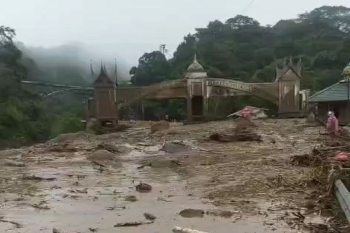 21 jenazah ditemukan di sungai Padang Pariaman diduga korban banjir bandang
